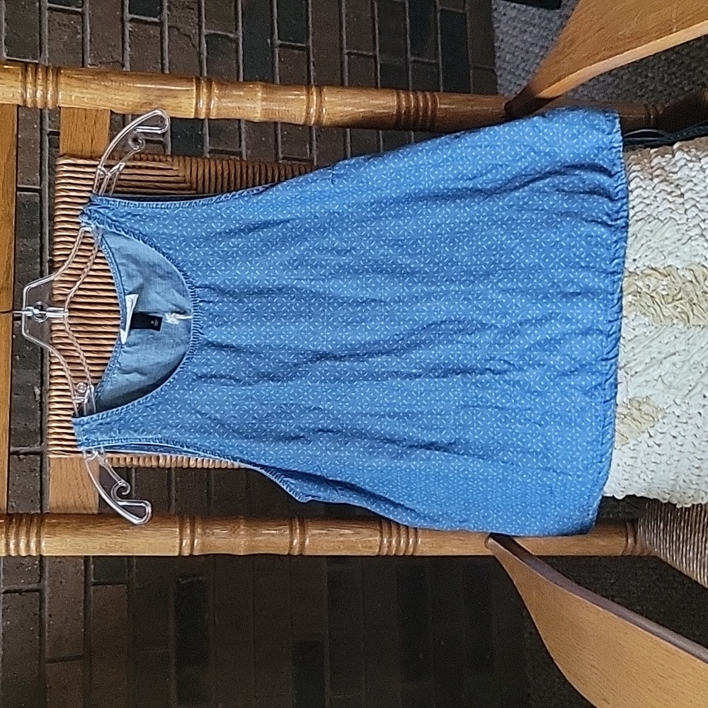 Universal Threads, light shapes, blue tank blouse, size M